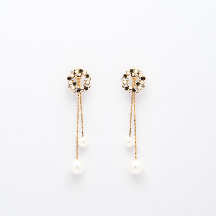 Asymmetric Pearl drop earring