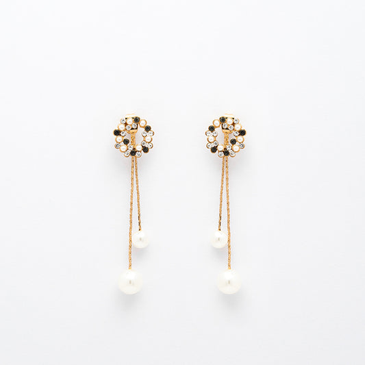 Asymmetric Pearl drop earring