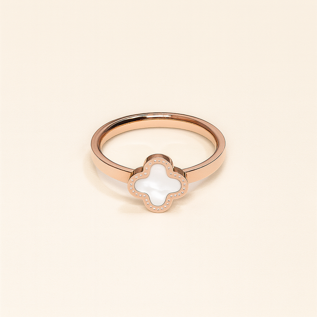 Clover Emblem Ring – Rose Gold with Mother-of-Pearl Inlay