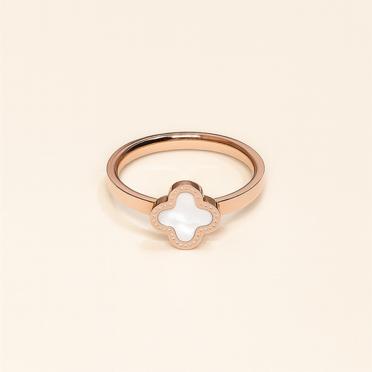 Clover Emblem Ring – Rose Gold with Mother-of-Pearl Inlay