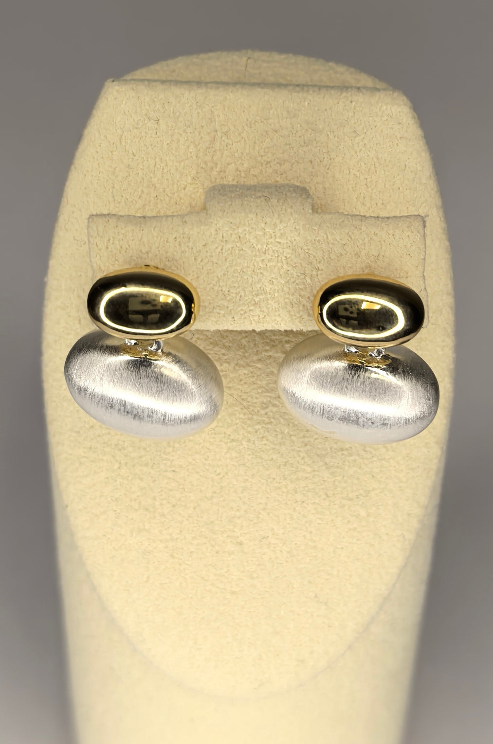 Modern Dual-Tone Pebble Earrings – Gold & Brushed Silver